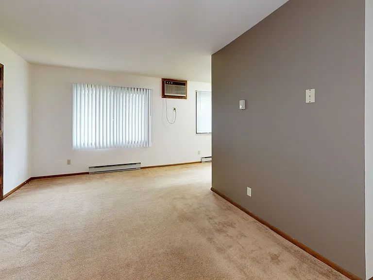 Cedar Arms Apartments — Photo 3