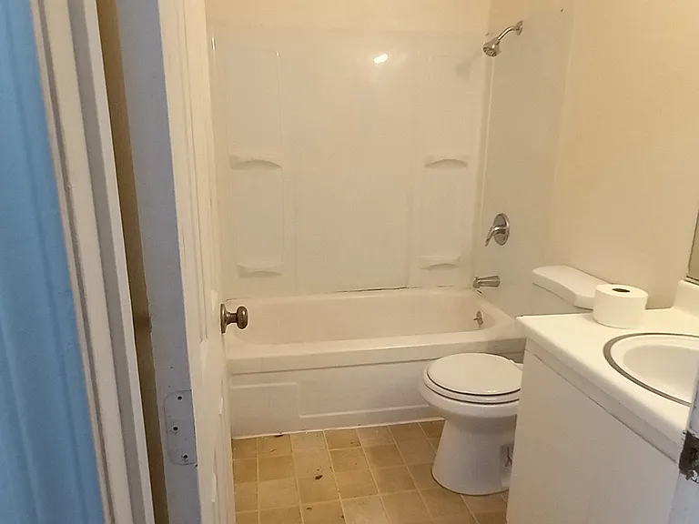 915 W Miner St — Photo 19