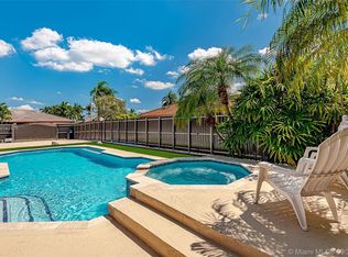 15530 SW 68th Ter, Miami, FL 33193