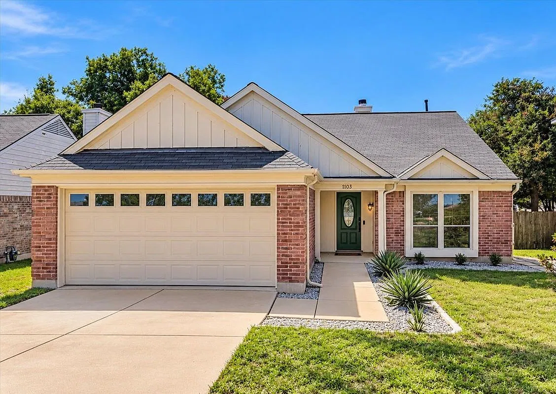 3 bed, 2.0 bath, 1426 sqft, $2,100 — Photo 1