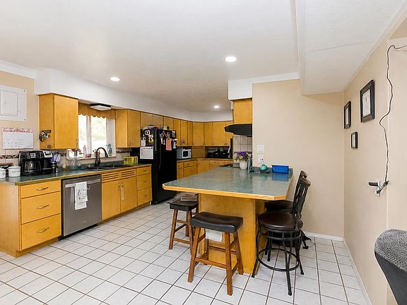 5th image of 241 Bramwell St