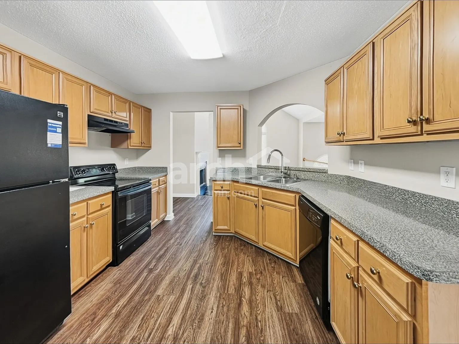 4 bed, 3.0 bath, 2126 sqft, $2,385 — Photo 4