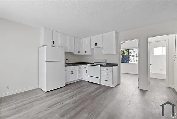 4063 Nicolet Ave #14 — Photo 8