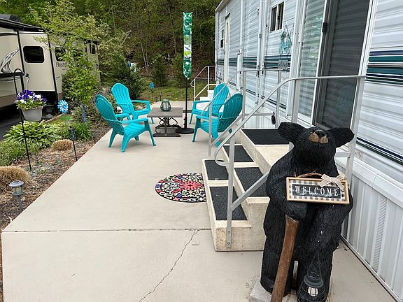 3rd image of 4229 E Parkway Lot 324