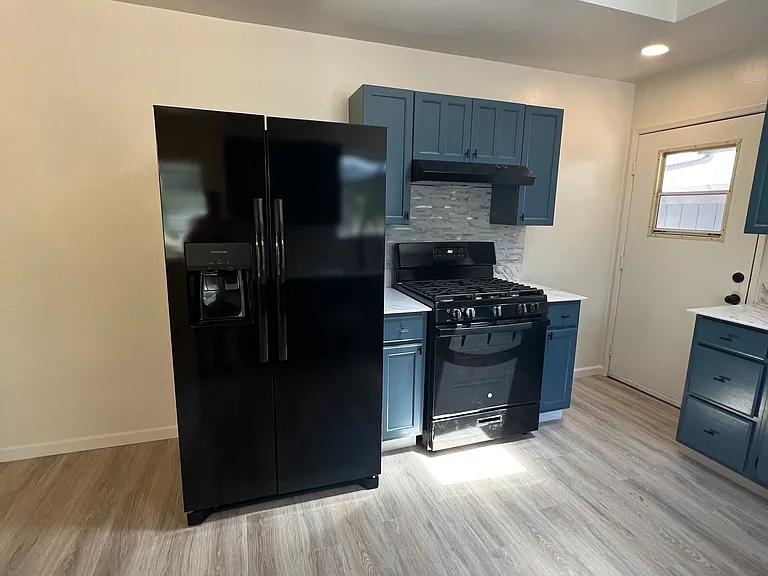 10125 Atascadero Ave #B — Photo 12