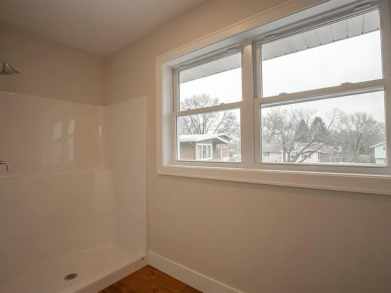364 E Mac Arthur St — Photo 20