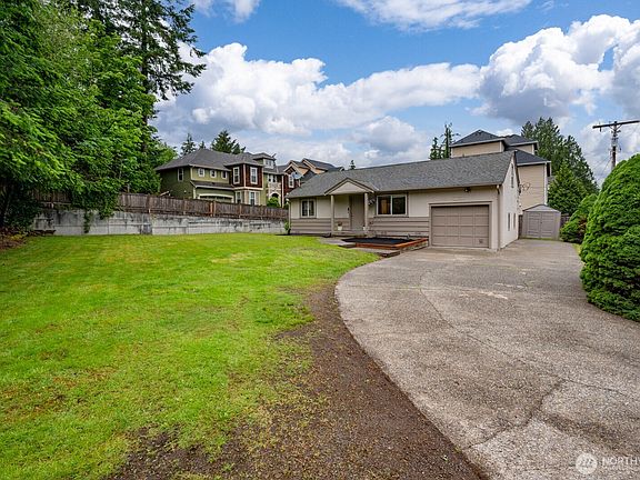 3rd image of 13804 Redmond Way