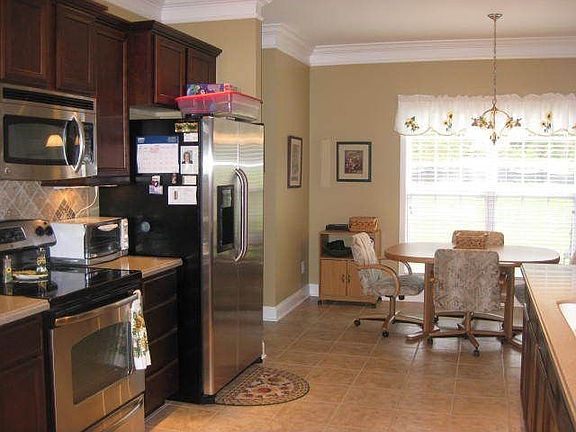 Large eat-in kitchen
