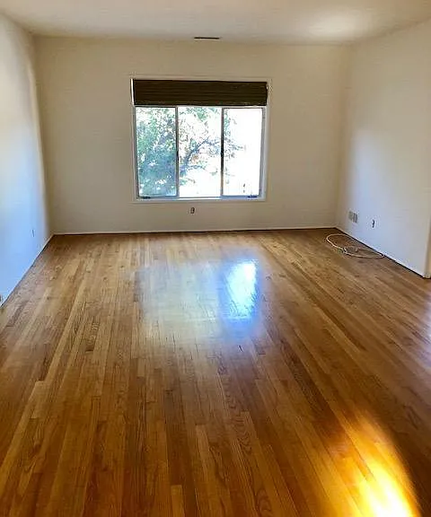 2773 Lakewood Ave — Photo 6