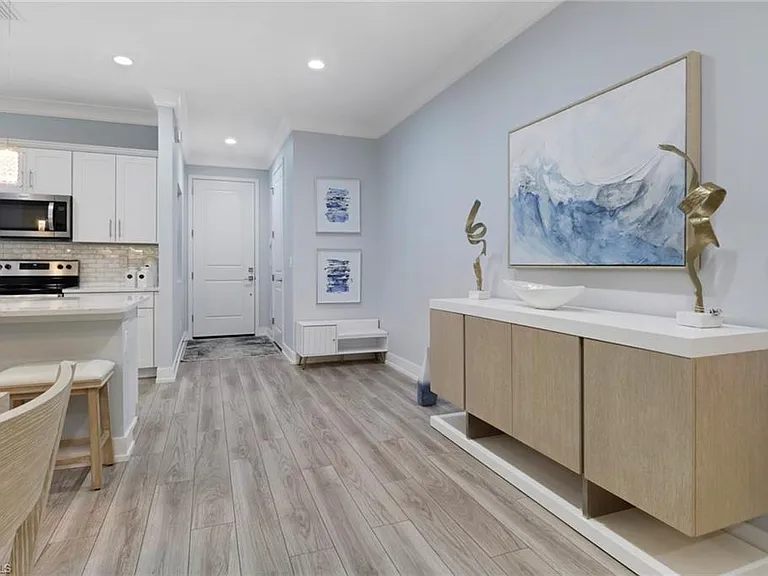 12973 Pembroke Dr — Photo 4