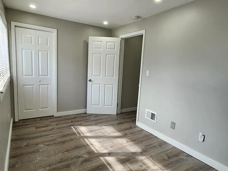 333 W Clinton St #1 — Photo 10