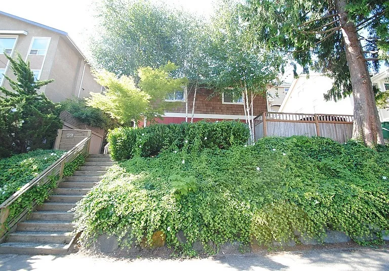 39 Etruria St #3 — Photo 1