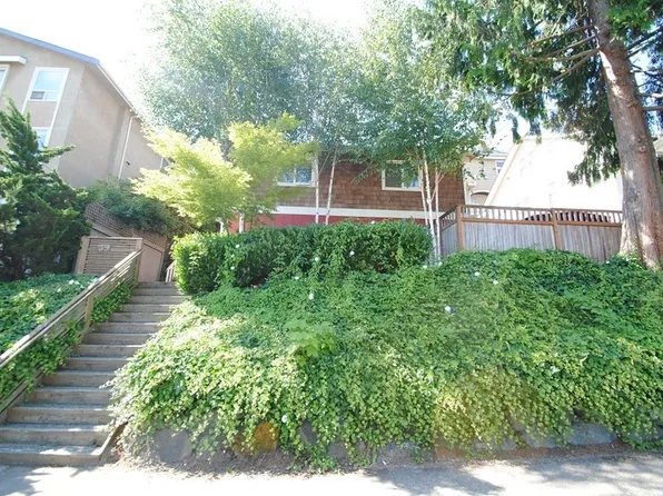 39 Etruria St APT 3, Seattle, WA 98109