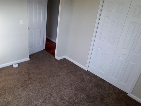 bedroom, with closet