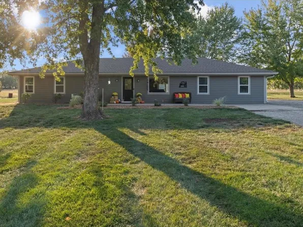 20900 S Moonlight Rd, Gardner, KS 66030