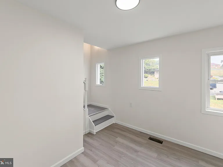 2141 Valley Ave — Photo 15