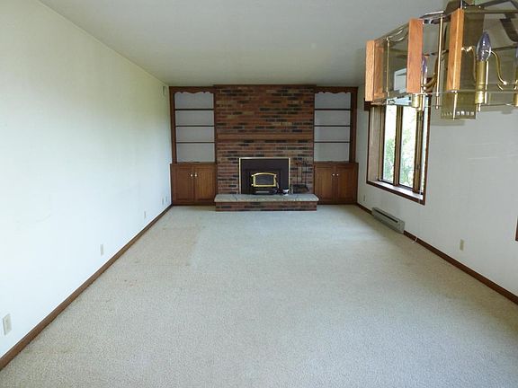 2nd image of 605 Island View Dr