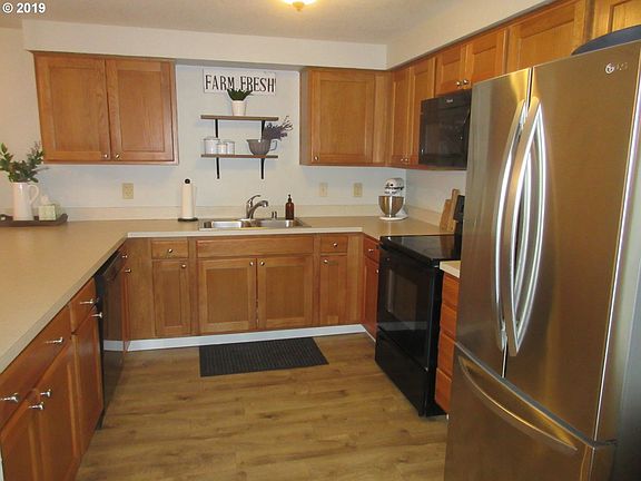 5th image of 504 SE 157th Ave Unit 53