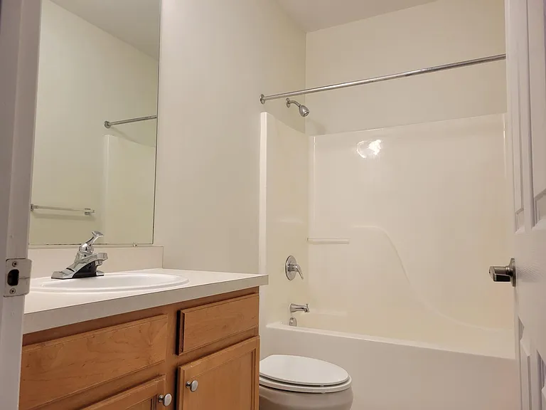 40 Hunt Club Dr #205 — Photo 7