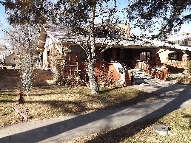 1st image of 609 S 10th St