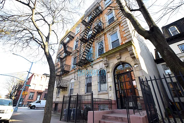 Rented by null | media 25