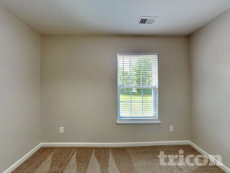 1129 Hawick Dr — Photo 13