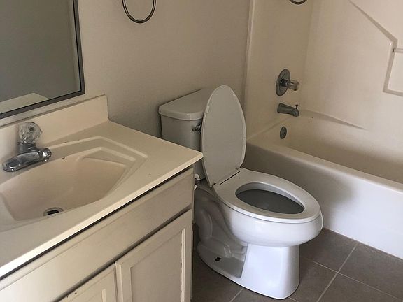 4th image of 11008 Oasis Dr