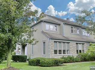 572 Glasmere Rd, Mahwah, NJ 07430