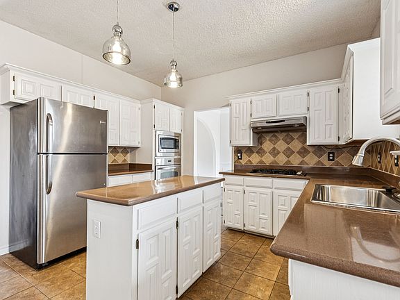 5th image of 3208 Juniper Dr