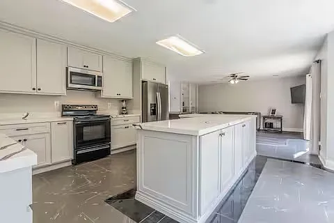 N Hills Village Dr — Photo 5