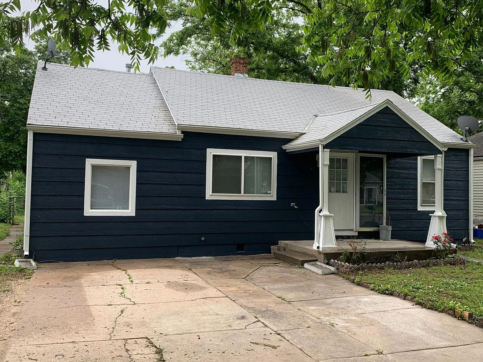 3 bed, 1171 sqft, $1,300 — Photo 1