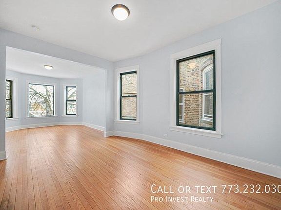 4th image of 2642 N Sacramento Ave #2