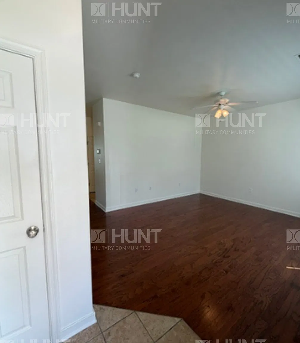4 bed, 2.5 bath, 2200 sqft, $2,628 — Photo 3