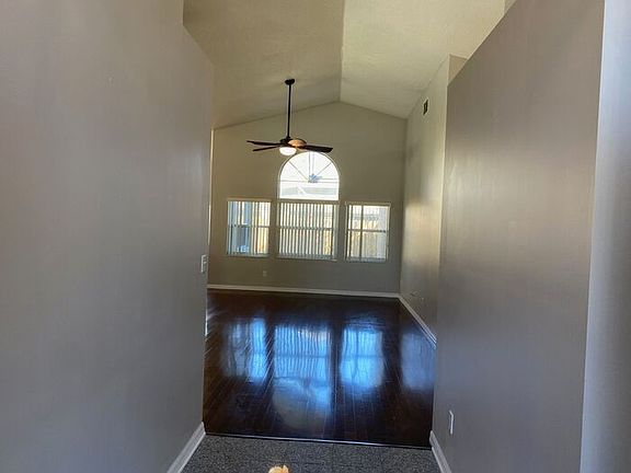 4th image of 805 Magnolia Creek Cir