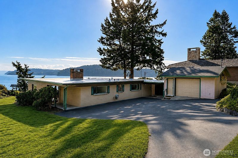 3rd image of 6860 Salmon Beach Road
