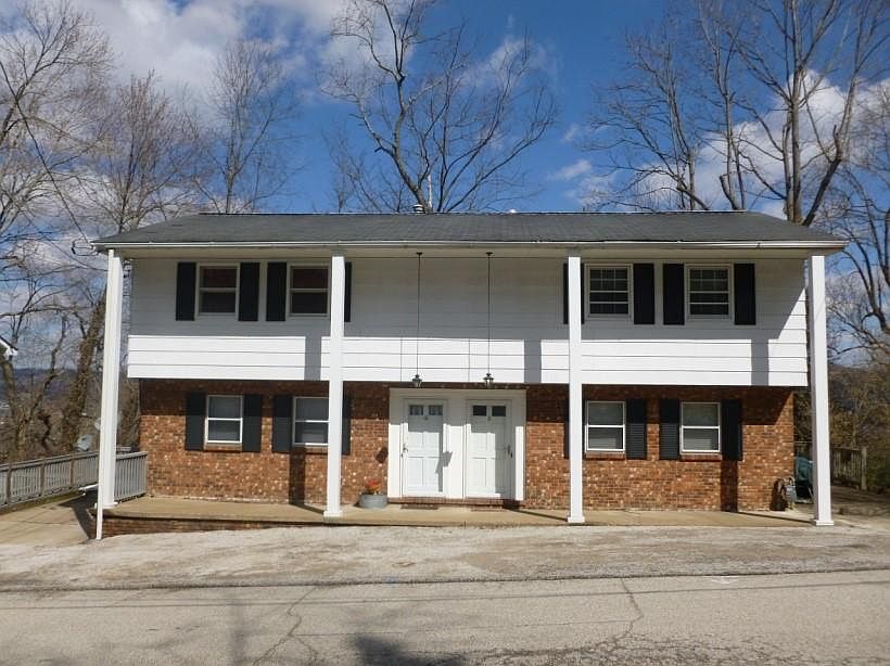 2nd image of 8 Hilltop Ct