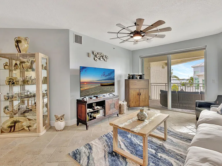 975 NW Flagler Ave #407 — Photo 6