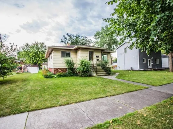 1543 9th St N, Fargo, ND 58102