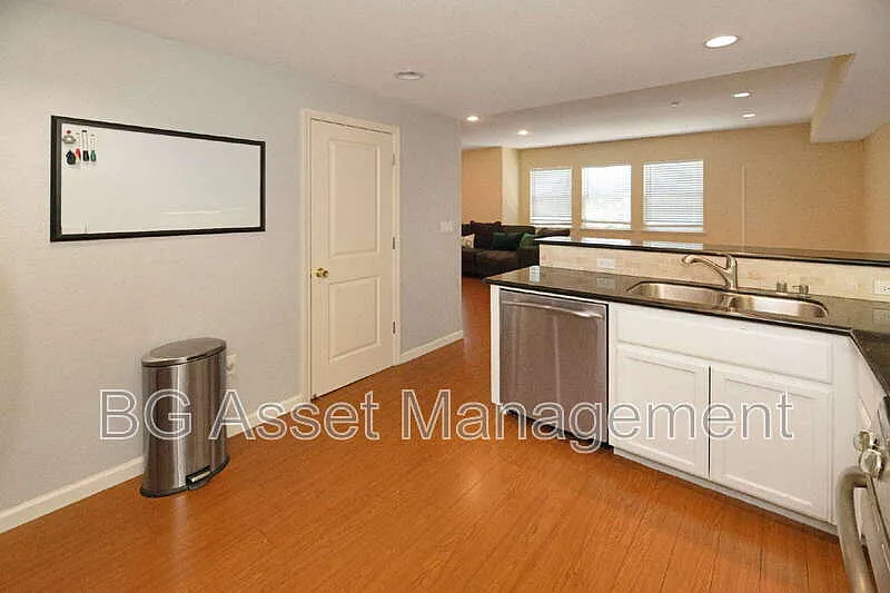 3 bed, 3.5 bath, 1901 sqft, $4,150 — Photo 4