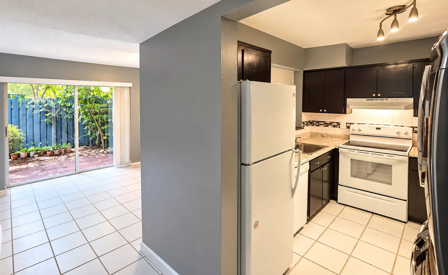 7169 W Sunrise Blvd — Photo 4