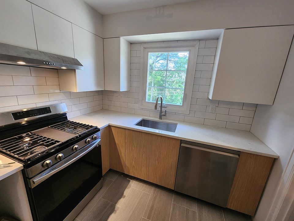 1st image of 460 Henderson Ave #2