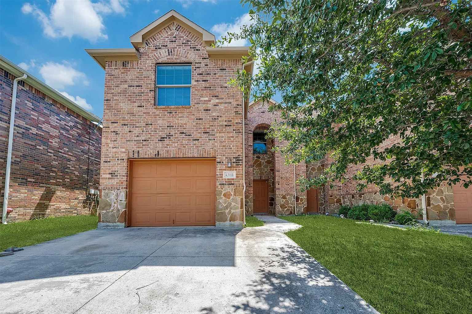 3 bed, 2.5 bath, 1503 sqft, $2,175 — Photo 2