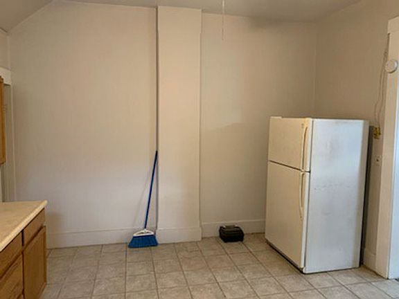4th image of 1112-1114.5 North St #1112