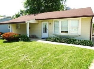 1 Golfview Ln, Carpentersville, IL 60110