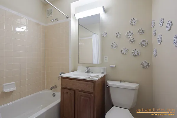 Sold by aptsandlofts.com | media 31