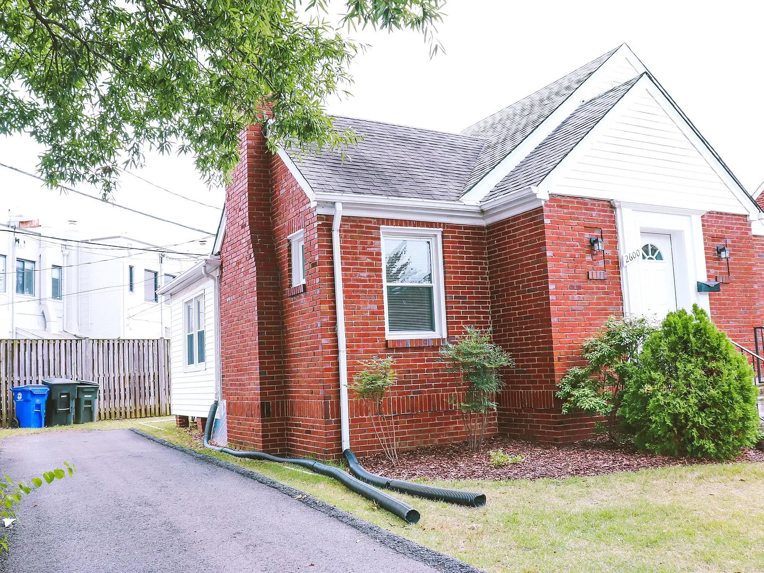 4 bed, 2310 sqft, $5,850 — Photo 2