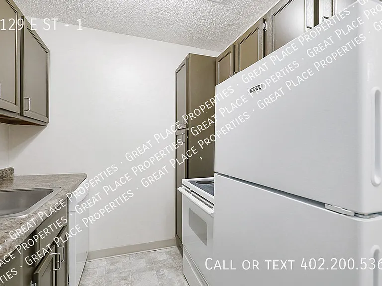 1129 E St #1 — Photo 6