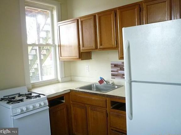 4th image of 2263 Jefferson St