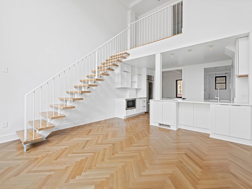 2nd image of 1 W 67th St #509