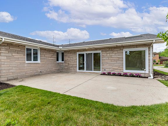 4th image of 8837 Parkway Dr